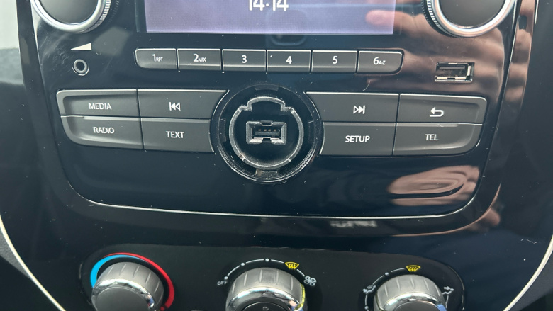 Renault Captur 0.9 TCE 90 Play 5dr Petrol Hatchback